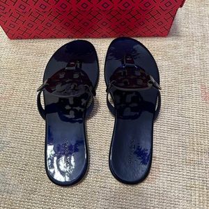 Tory Burch Navy Sea Miller Patent Leather Flat Sandals 8.5 NEW WITH BOX